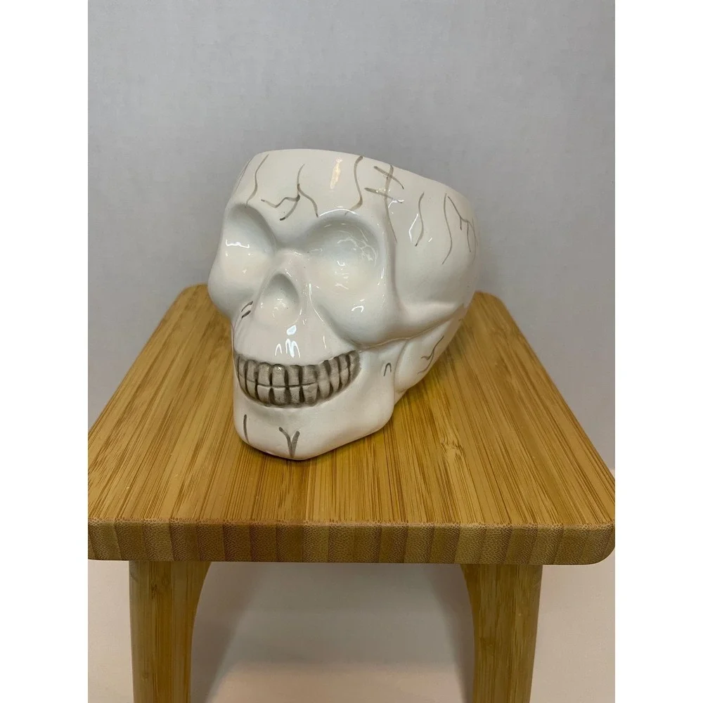 Royal Norfolk Ceramic‎ Skull Planter Candy Bowl Halloween Spooky Season